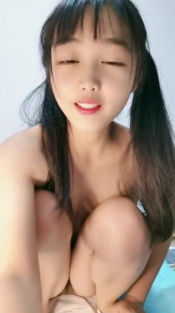 七彩美少女——甜甜爱圈——这个主播厉害，经历了3次变化，孕妇-生孩后变奶妈-少妇（扮成少女），一点没看出来生过娃！ 截图12