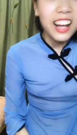 苗条身材妹子全裸小秀情趣装白色网袜 脱光扭动毛毛较多掰开逼逼 截图1