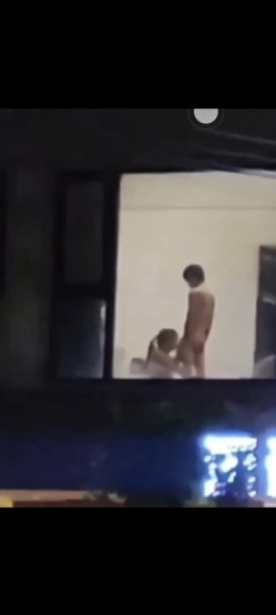 【某某门事件】第41弹 国宾暮云酒店_落地窗后入双马尾_故意不拉窗帘寻求刺激，被楼下路人偷拍 截图13