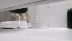 商场卫生间偷拍暗访，【公厕偷拍】，第一现场直播，各种美女雪白屁股尿湿阴毛 截图11