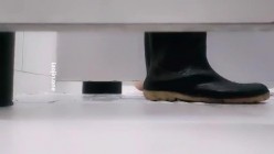 商场卫生间偷拍暗访，【公厕偷拍】，第一现场直播，各种美女雪白屁股尿湿阴毛 截图12