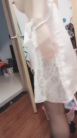 超清纯完美小姐姐美乳翘臀自慰诱惑，露奶开档黑丝扭动小腰，口活振动棒抽插大量喷水，翘起极品肥臀掰穴 截图2