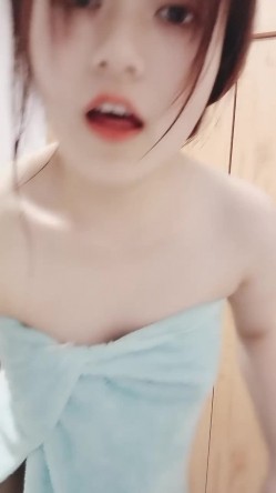 超清纯完美小姐姐美乳翘臀自慰诱惑，露奶开档黑丝扭动小腰，口活振动棒抽插大量喷水，翘起极品肥臀掰穴 截图16