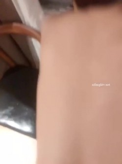 NTR绿帽淫妻大神【是小肥羊呀】超极品小母狗多人运动，淫乱不堪！轮流爆操！把小娇妻调教成小母狗，全程高能 截图8