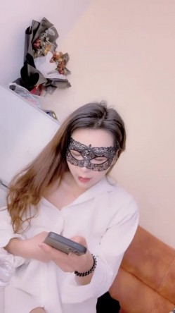 【狐狸不是妖啊】宝马御姐 与金主楼道露出野战 户外车震 双女自慰道具爆浆 截图10