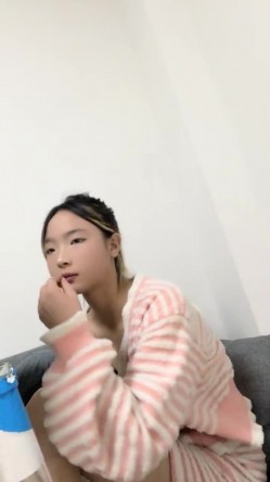 灌醉18岁的学生妹，【小乖7】，几瓶啤酒就喝醉了，被操了，娇喘喊着~快~快~快，清新小妹子被疯狂蹂躏 截图2