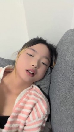 灌醉18岁的学生妹，【小乖7】，几瓶啤酒就喝醉了，被操了，娇喘喊着~快~快~快，清新小妹子被疯狂蹂躏 截图9