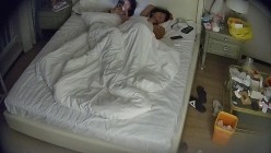 公寓酒店 超经典长视频 带玩具和情趣内衣来开房 趁男友在睡觉 自觉换上口醒男友 在上面自己动 截图12