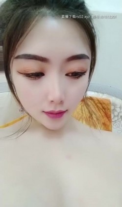 高颜值美少女『张柏芝表妹』自摸诱惑 纤细身材 揉搓大奶子掰穴自慰 诱惑十足 截图7