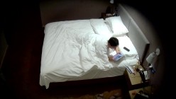 天眼酒店高清偷拍连续几天入住的奇葩小情侣整天裸睡不啪啪只会对着平板跳操 截图1