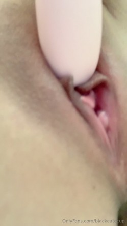 国产清纯美足M小母狗「BlackCatluna」OF露脸私拍 反差婊欲求不满自慰足交性爱多人啪啪 截图3