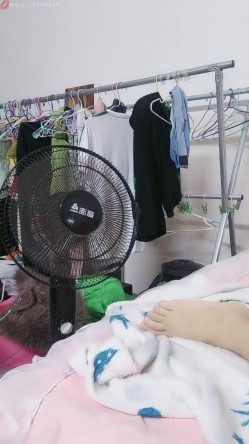 【闺蜜的妹妹】 新人露脸直播，舞蹈身材僵硬，全程面无表情，性爱过程表情开心，欲求不满 截图11