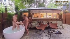 换妻界的顶流，【爱玩夫妻】，第一次与单男两天一夜旅行，户外浴缸，雨中3P，没有屋顶，没有遮挡 截图9