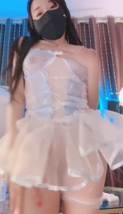 前任三秒-夜场舞女-：我要把你的鸡巴咬断，我要坐在你脸上，舔姐姐的穴~~太爽了，骚起来真的带劲！ 截图1