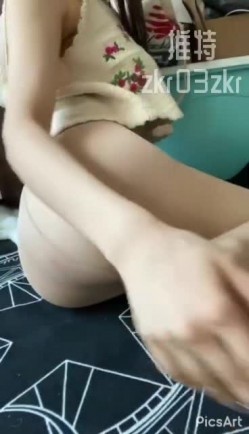 气质闷骚眼镜娘学姐『不太皮』反差福利私拍 ️高挑身材青春肉体 各种展示极度反差 道具紫薇啪啪爽歪歪 截图3