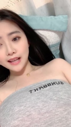 推荐，【Oni熊】，又一个大美女，越看越养眼，羞涩的露奶露逼，专属男友的少女胴体，一饱眼福真美 截图4