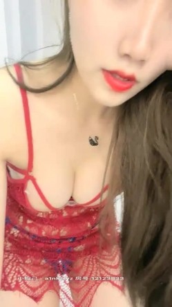 小魔仙CY新人高颜值大奶妹子自慰诱惑，透视装黑丝丁字裤扭动跳蛋震动 截图5
