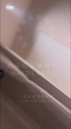 收费群粉丝 牛战士 投稿，炮王全国寻操多年约炮整理-上海花腿母狗，黑丝 截图6