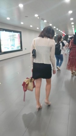 人妻熟女控必备！天生妖娆风骚脸淫荡骚妻【小愤青】露脸性爱自拍视图集，大白天街边车震居家各种啪啪相当反差 截图1
