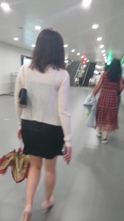 人妻熟女控必备！天生妖娆风骚脸淫荡骚妻【小愤青】露脸性爱自拍视图集，大白天街边车震居家各种啪啪相当反差 截图2