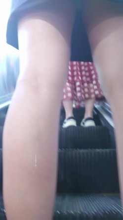 人妻熟女控必备！天生妖娆风骚脸淫荡骚妻【小愤青】露脸性爱自拍视图集，大白天街边车震居家各种啪啪相当反差 截图8