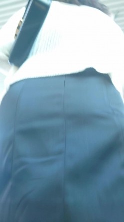 人妻熟女控必备！天生妖娆风骚脸淫荡骚妻【小愤青】露脸性爱自拍视图集，大白天街边车震居家各种啪啪相当反差 截图11
