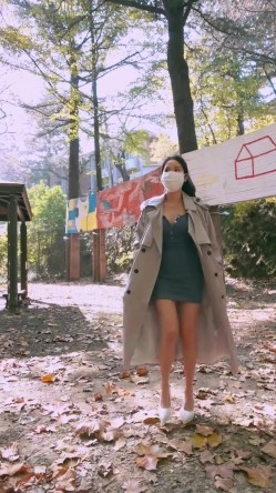 巅峰颜值女神尤物『jena』户外拍摄拾趣 甜美精致脸蛋修长雪白美腿黑丝翘臀诱惑 截图3