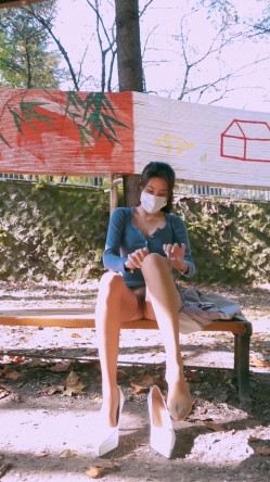 巅峰颜值女神尤物『jena』户外拍摄拾趣 甜美精致脸蛋修长雪白美腿黑丝翘臀诱惑 截图10
