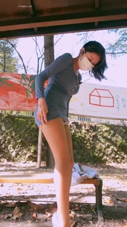 巅峰颜值女神尤物『jena』户外拍摄拾趣 甜美精致脸蛋修长雪白美腿黑丝翘臀诱惑 截图12