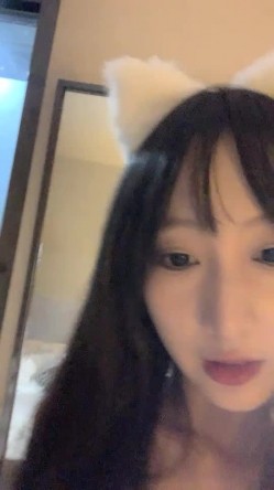 颜值区女神下海 【0咕噜0】172cm 神似都美竹 一场就上收益榜，三点尽露，美腿粉乳，人气登顶万众期待 截图3