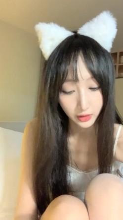 颜值区女神下海 【0咕噜0】172cm 神似都美竹 一场就上收益榜，三点尽露，美腿粉乳，人气登顶万众期待 截图4