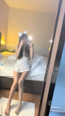 颜值区女神下海 【0咕噜0】172cm 神似都美竹 一场就上收益榜，三点尽露，美腿粉乳，人气登顶万众期待 截图16