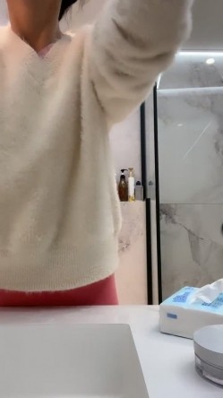 重磅！兄弟们！今年最美女神来了~【小雨儿】扣穴自慰！爽，颜值高，逼又粉，水又多 截图2