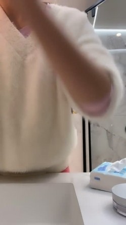 重磅！兄弟们！今年最美女神来了~【小雨儿】扣穴自慰！爽，颜值高，逼又粉，水又多 截图4