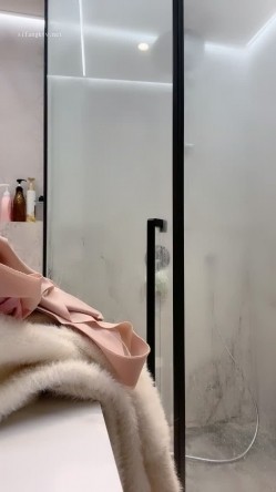 重磅！兄弟们！今年最美女神来了~【小雨儿】扣穴自慰！爽，颜值高，逼又粉，水又多 截图11