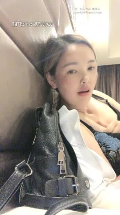 新鲜出炉，酒店偷情约炮粉丝，【年轻的少妇】，三十多岁的女人性欲真强，热情似火骑上大鸡巴疯狂扭动 截图3