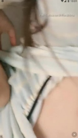 萝莉控福音，超级可爱的小萝莉，小穴粉得过分了，嘤嘤嘤的说话声音太卡哇伊了 截图2