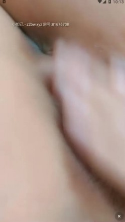萝莉控福音，超级可爱的小萝莉，小穴粉得过分了，嘤嘤嘤的说话声音太卡哇伊了 截图10
