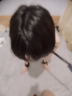 小表妹甘愿当母狗，求表哥每个月给点零花钱花，乖乖张嘴吃鸡！ 截图1