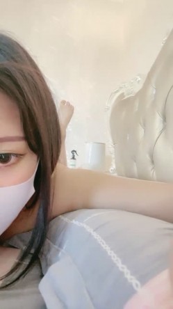 G奶极品颜值美女下海小尺度诱惑秀，脱下豹纹内裤揉捏大奶，脱掉内裤特写一线天肥穴，舔弄奶头摆弄姿势 截图9