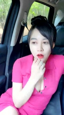 【妖精霍霍】从家中阳台到户外野战，还要车震，极品尤物御姐，美乳白虎，彻底放飞了自我 截图3
