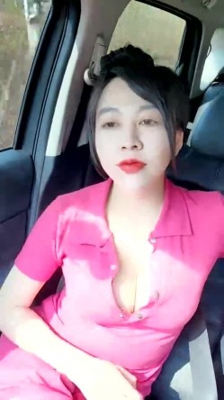【妖精霍霍】从家中阳台到户外野战，还要车震，极品尤物御姐，美乳白虎，彻底放飞了自我 截图11