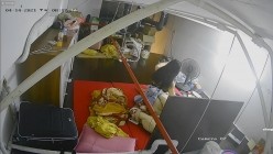 【极品稀缺 ️破解摄像头】极品服务员宿舍日常 ️小姐姐年轻美乳好坚挺 穿搭职业装制服很有气质 距离超近 高清1080P版 截图7