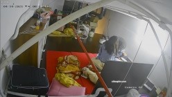 【极品稀缺 ️破解摄像头】极品服务员宿舍日常 ️小姐姐年轻美乳好坚挺 穿搭职业装制服很有气质 距离超近 高清1080P版 截图14