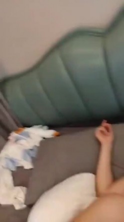 漂亮大奶美眉 你第一次什么时候 去年 是不是骚逼 爽不爽 啊啊 爽 大学小母狗舔脚吃鸡 被操的奶子哗哗 截图11