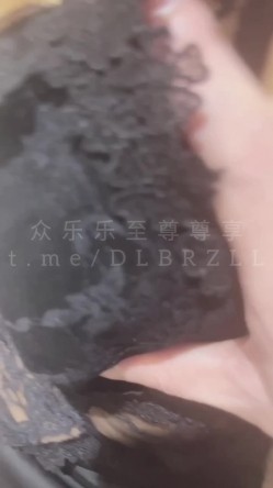 极品丝袜淫妻「寻欢作乐」原创夫妇性爱记录，第一人称视角性爱沉浸式淫妻，画质虽然一般，但贵在真实 截图2
