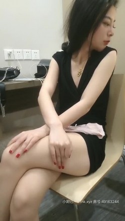 高颜值风骚少妇~小晓方~，酒店偷情，身材棒，人美逼也美，近距离高清晰观看美人穴，稍稍拨弄就出水了！ 截图12