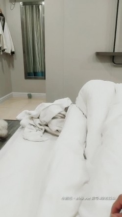 高颜值风骚少妇~小晓方~，酒店偷情，身材棒，人美逼也美，近距离高清晰观看美人穴，稍稍拨弄就出水了！ 截图15