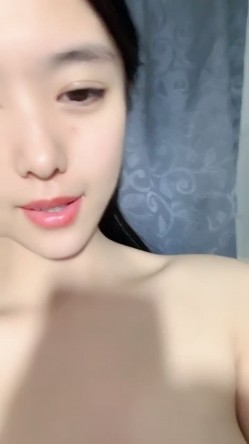 顶级校花来了~【汉堡】，标准的清纯美少女，阴毛好浓密，反差感极强，呻吟声动听 截图13