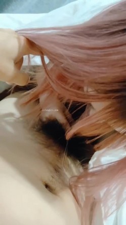 露脸极品反差女大生，高颜值女神级别【雪儿】私拍，穿衣和脱衣判若两人，放尿车震道具自摸被金主无套各种输出 截图4